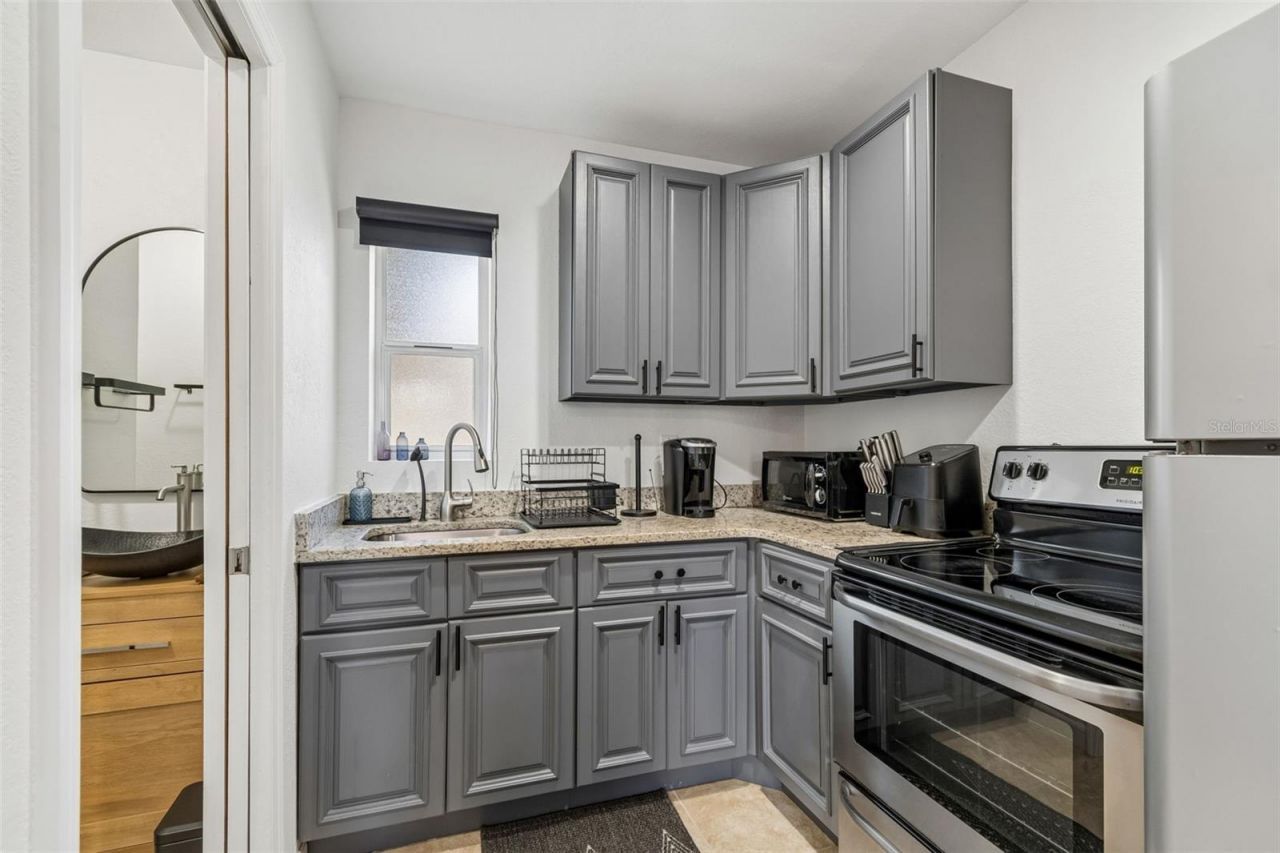 3737 Burlington Avenue N, Saint Petersburg, FL 33713 Photo