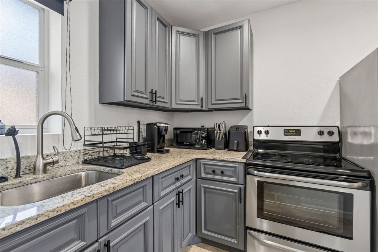 3737 Burlington Avenue N, Saint Petersburg, FL 33713 Photo