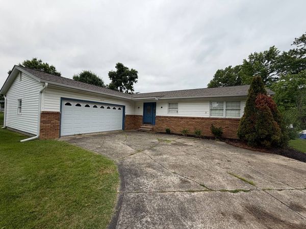 3001 Clifton Court , Marion, IL 62959
