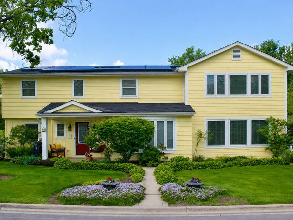 83 N Park Boulevard , Glen Ellyn, IL 60137