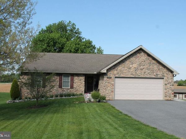 100 GARFIELD DRIVE, CARLISLE, PA 17015