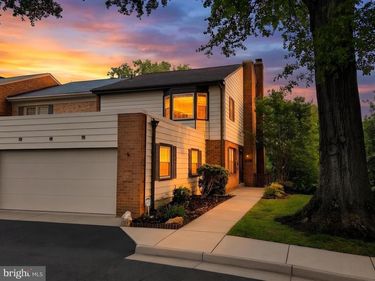 926 MOOREFIELD CREEK ROAD SW, VIENNA, VA 22180