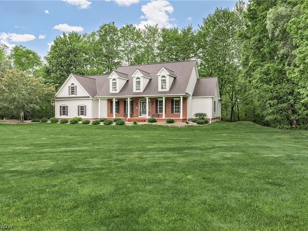 16820 Staffordshire Court , Chagrin Falls, OH 44023