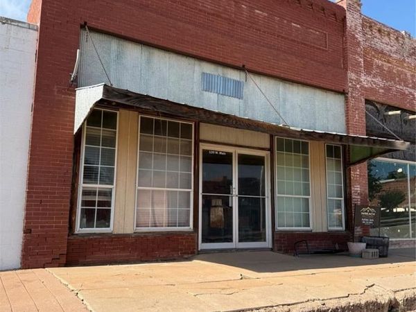 120 W Main Street, Tipton, OK 73570