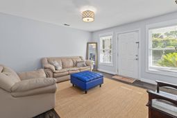 1467 Westwood Drive photo 4
