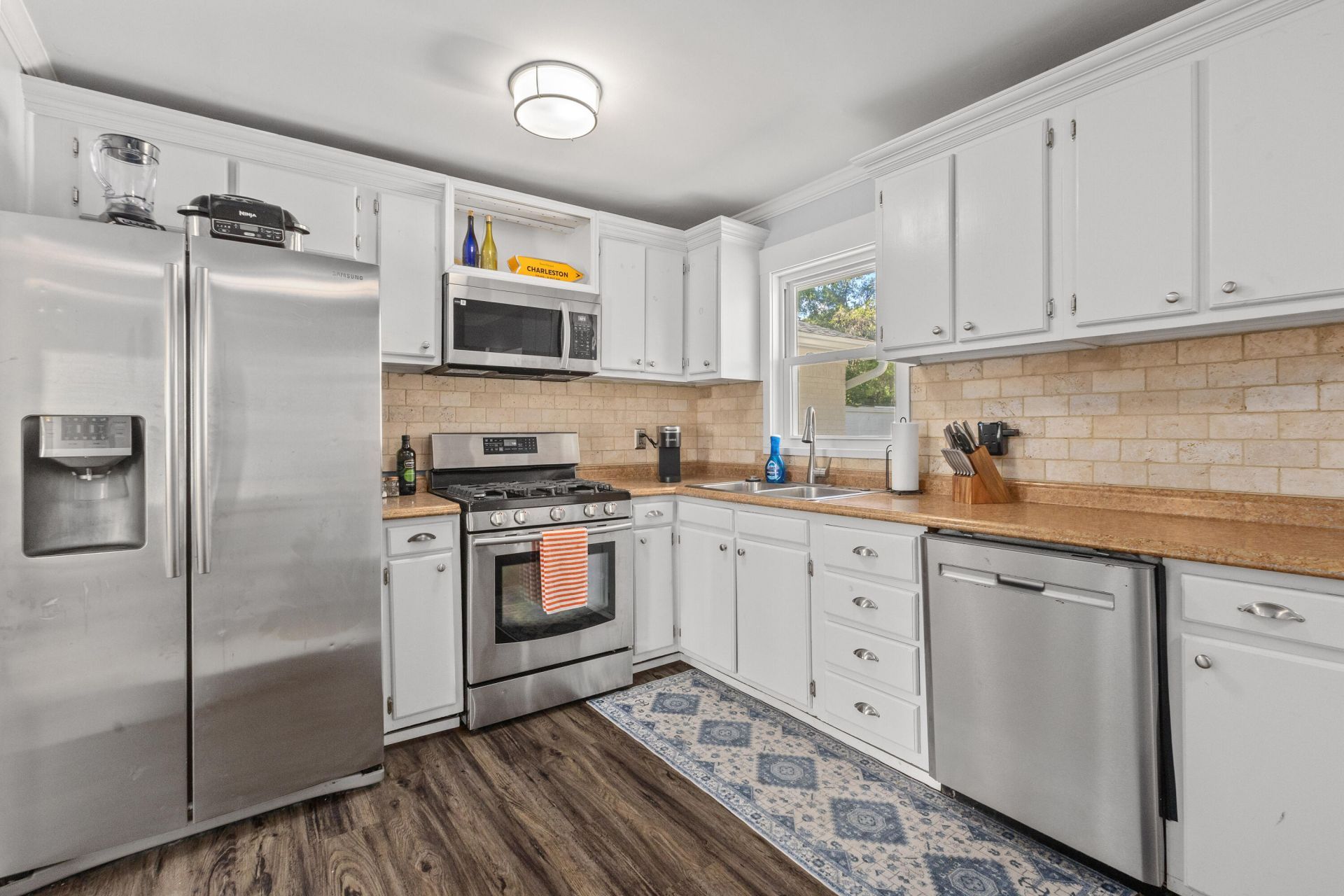 1467 Westwood Drive Photo 4