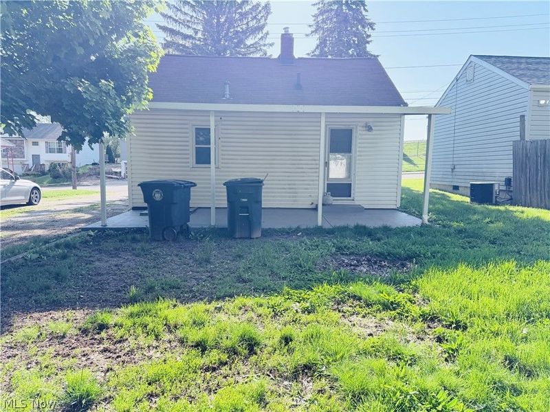 978 Kelly Avenue, Akron, OH 44306 Photo 2