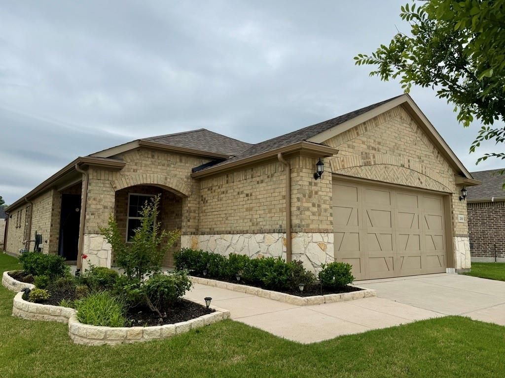 200 Sleepy Willow Lane, McKinney, TX 75071 Main Photo