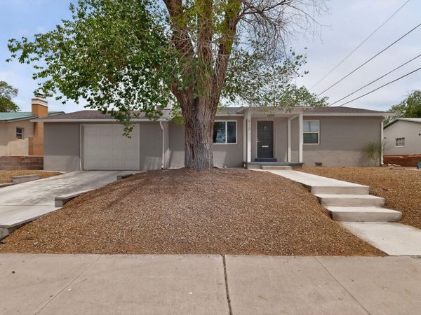 812 Amherst Drive NE, Albuquerque, NM 87106