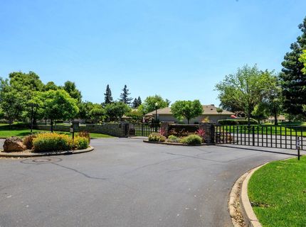 9516 Golf Course Ln, Elk Grove, CA 95758 Photo