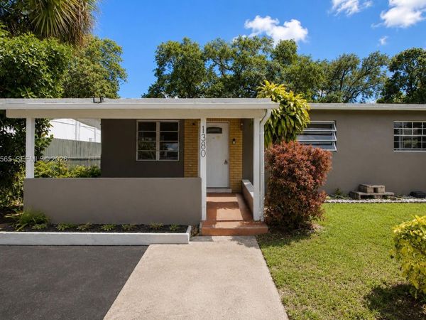 1380 NE 153rd St , North Miami Beach, FL 33162