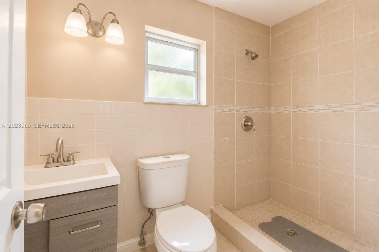 1380 NE 153rd St , North Miami Beach, FL 33162 Photo