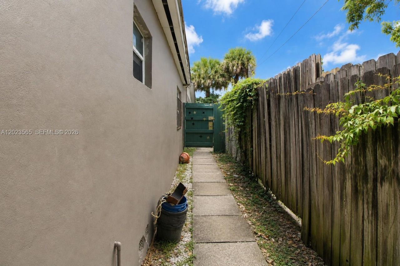 1380 NE 153rd St , North Miami Beach, FL 33162 Photo