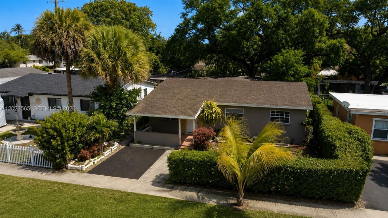 1380 NE 153rd St , North Miami Beach, FL 33162 Photo