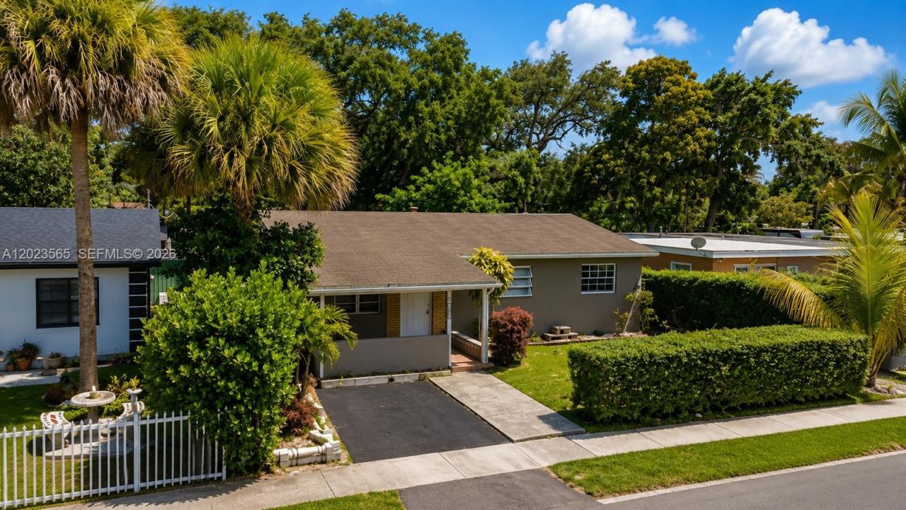 1380 NE 153rd St , North Miami Beach, FL 33162 Photo