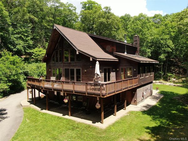 82 Indian Lake Road, Putnam Valley, NY 10579