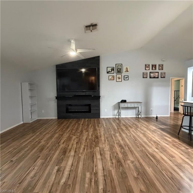 281 8th St Se, Naples, FL 34117 Photo