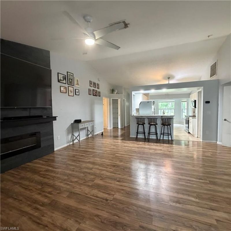 281 8th St Se, Naples, FL 34117 Photo