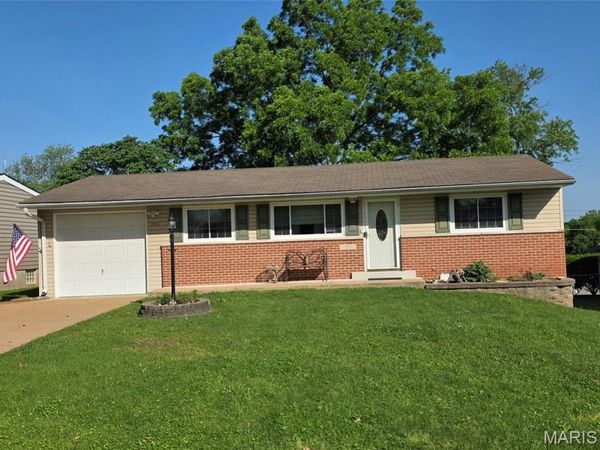 10531 Crecelius Drive, St Louis, MO 63123