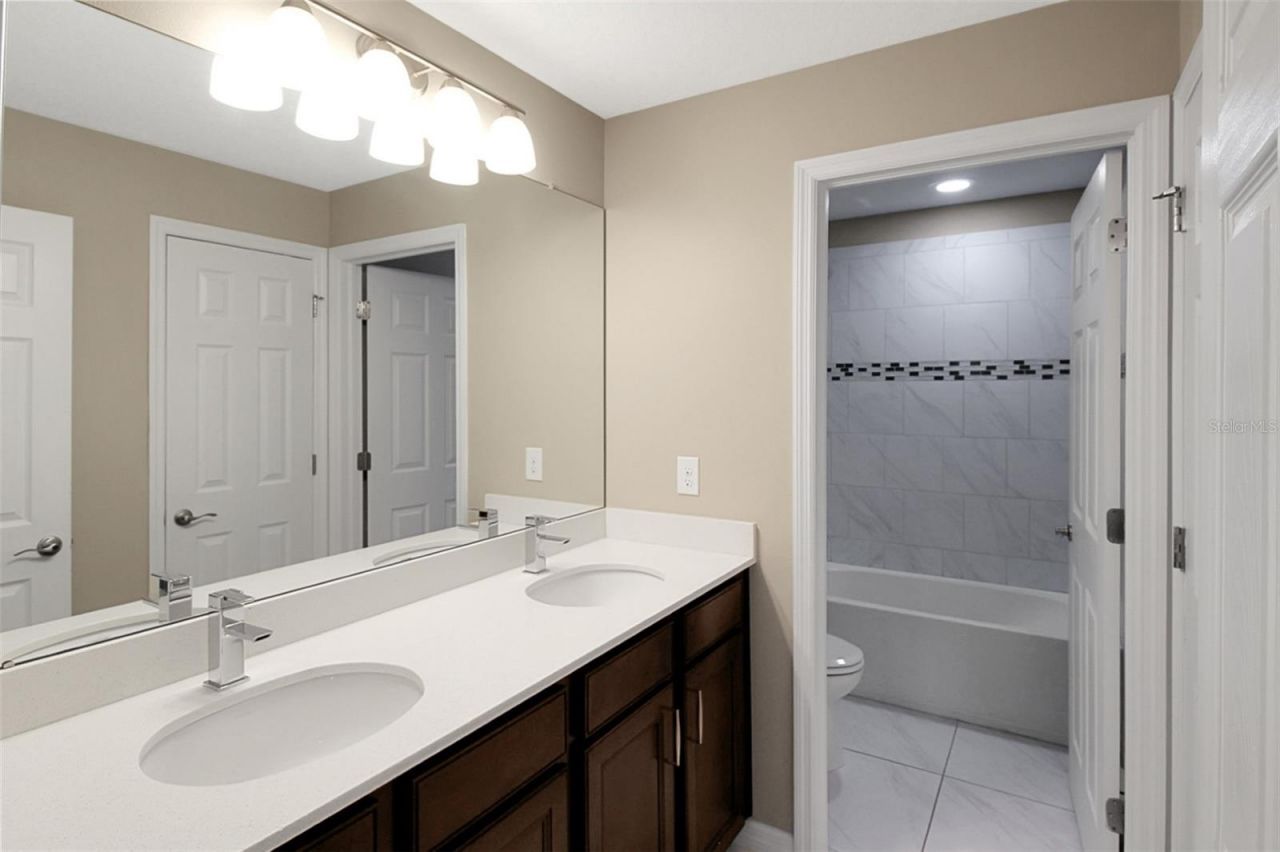 2914 Esmeralda Drive, Sarasota, FL 34243 Photo