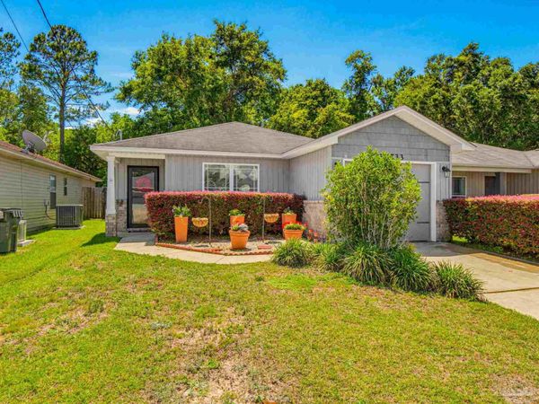 10533 Senegal Dr, Pensacola, FL 32534