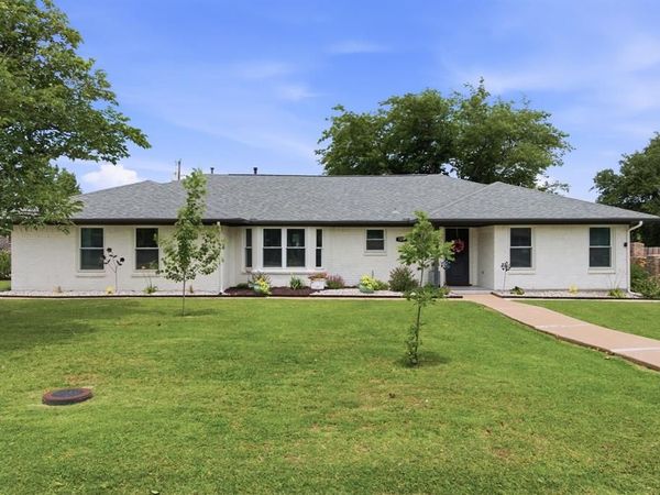 125 Villa Park Drive, Highland Village, TX 75077