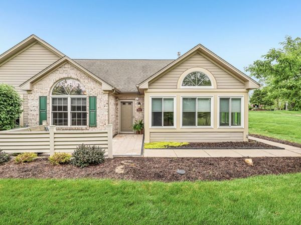 2014 Jamestown Court, Valencia, PA 16059