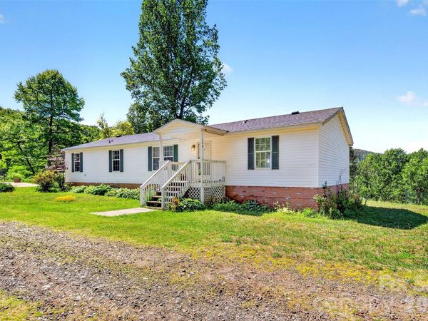 298 Wolf Crossing , Bakersville, NC 28705