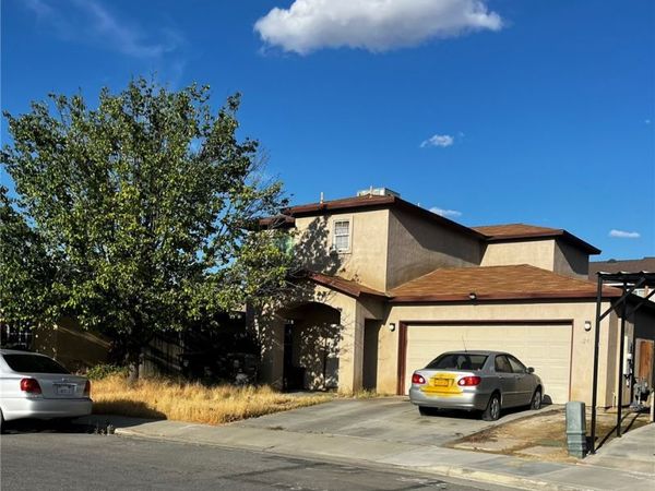 25 Del Playa Drive, Bakersfield, CA 93307