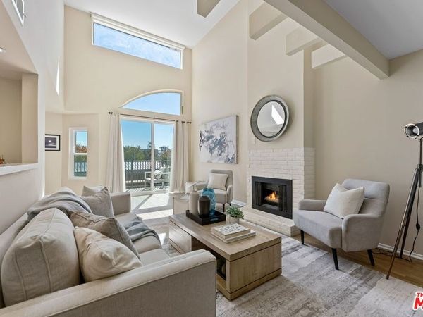 2677 Centinela Avenue, Unit 402, Santa Monica, CA 90405