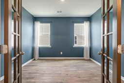 233 Narrowleaf Avenue photo 4