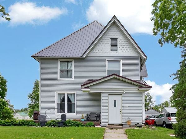 1332 Braden Avenue, Chariton, IA 50049