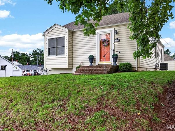1033 Perry Street, St Charles, MO 63301