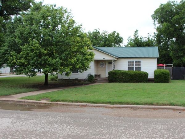 800 Griffin Road, Albany, TX 76430