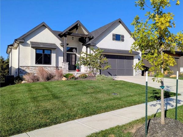 22076 W 93rd Terrace, Lenexa, KS 66220