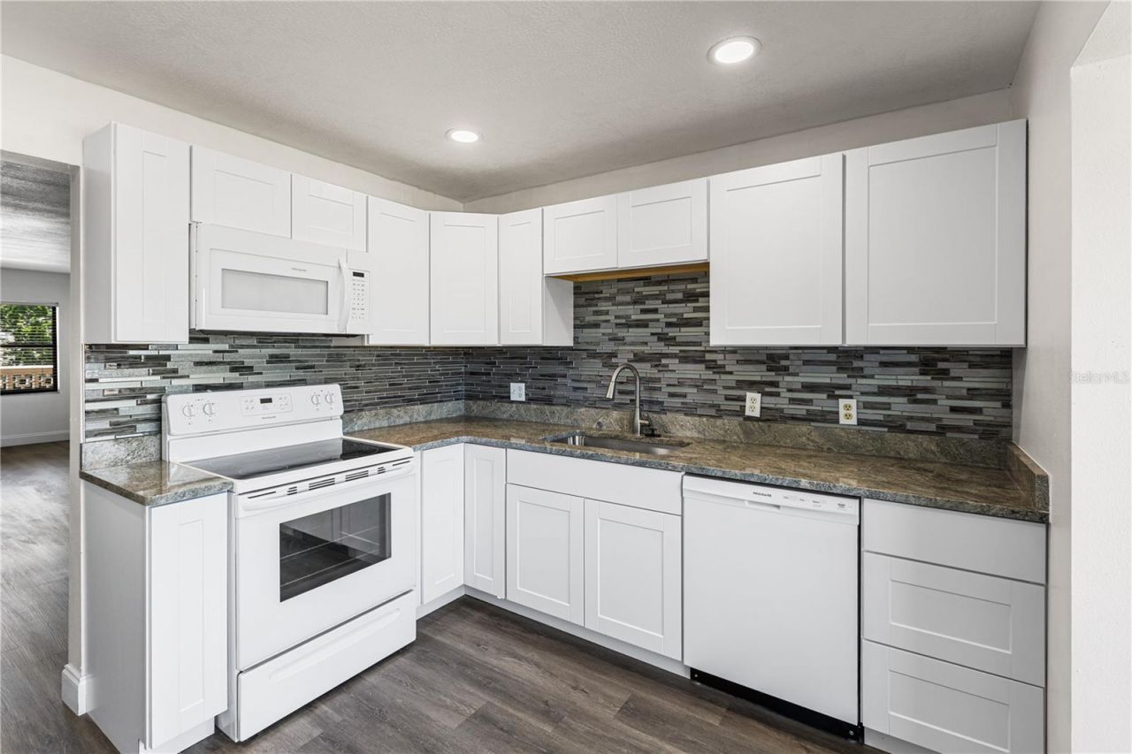 5080 Locust Street Ne, Unit 322, Saint Petersburg, FL 33703 Photo