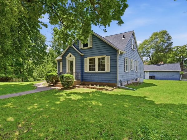 2405 31st Street A , Moline, IL 61265