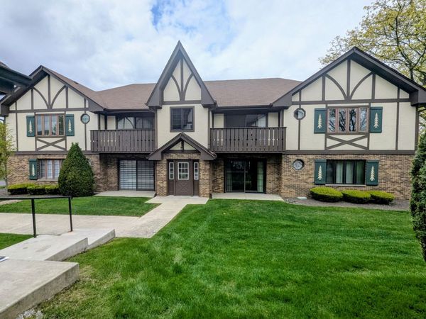 11511 Autobahn Drive E, Unit 102, Palos Park, IL 60464
