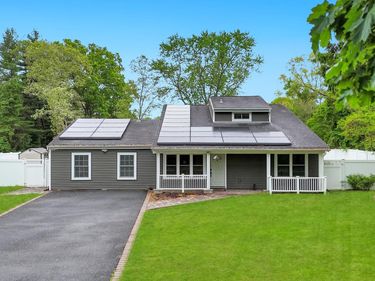 4 Hale Lane, Coram, NY 11727