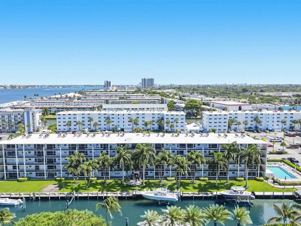 109 Paradise Harbour Boulevard, Unit 203, North Palm Beach, FL 33408