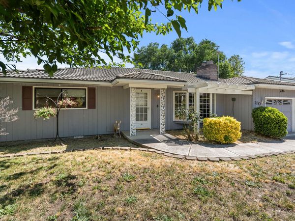 110 N 2nd Street, Talent, OR 97540