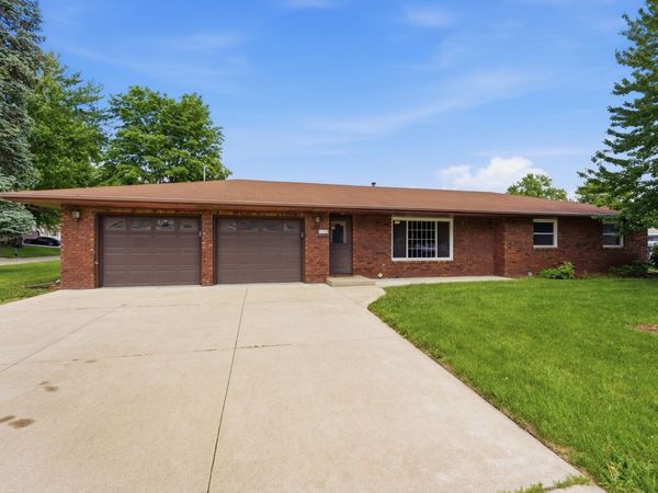 1200 6th Street , Hampton, IL 61256