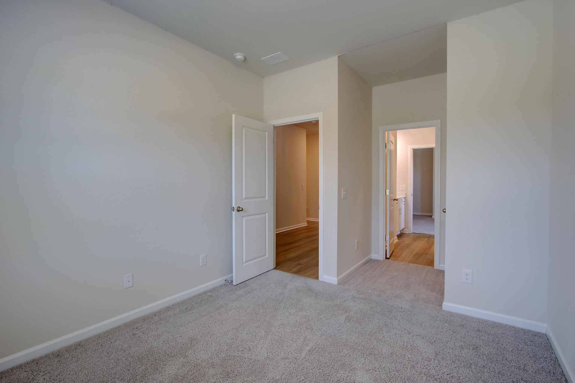 714 Mcroy Street Photo 16
