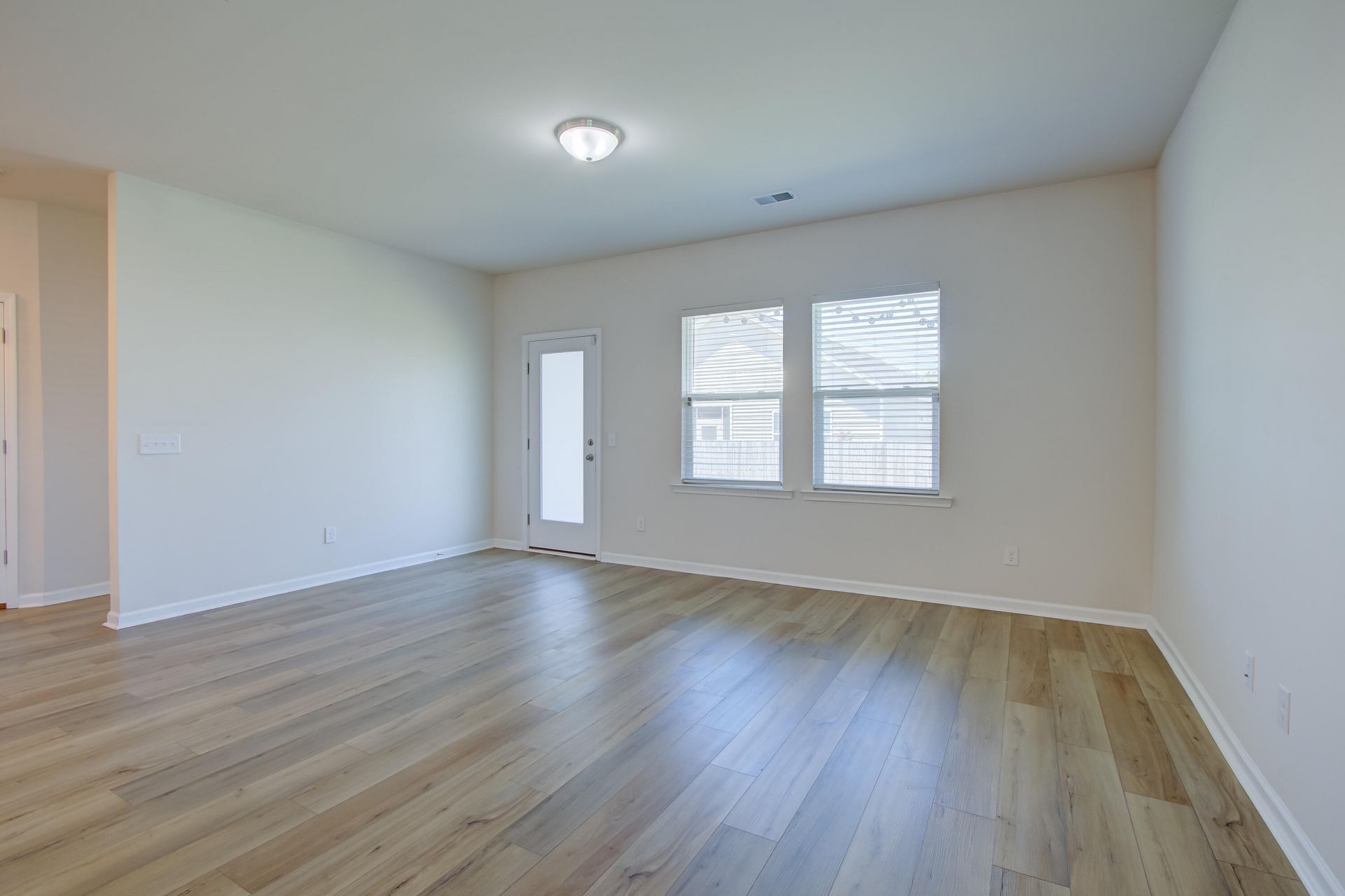 714 Mcroy Street Photo 9