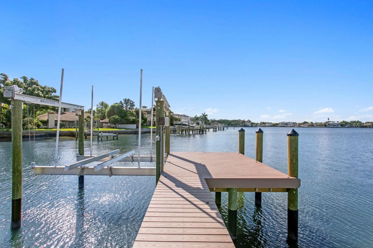 16 Sandpiper Road, Tampa, FL 33609 Photo