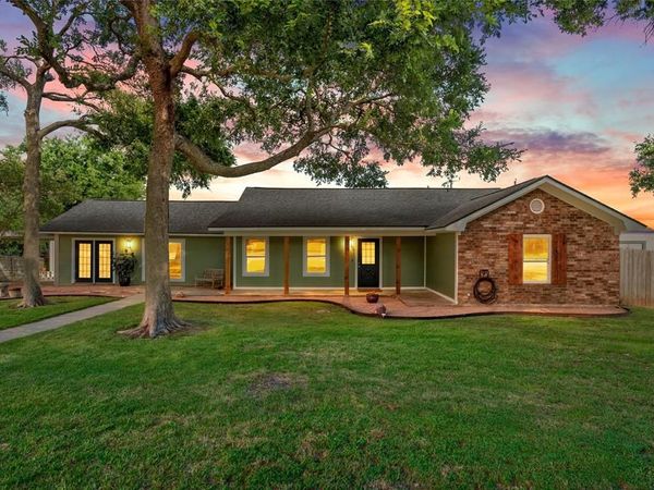 105 James Wesley Drive, Robinson, TX 76706