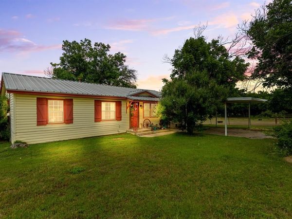 418 S Broadway Street, Meridian, TX 76665