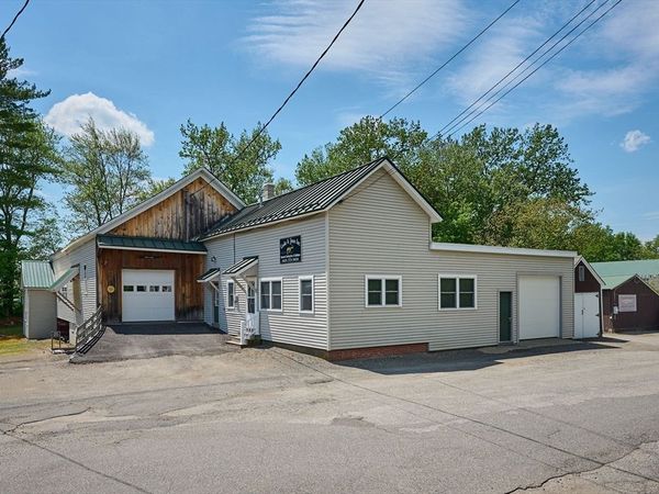 356 High St, Greenfield, MA 01301