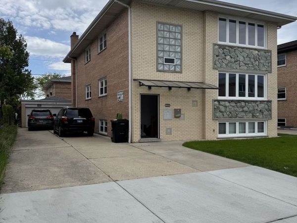 8523 W Winnemac Avenue , Unit 2F, Chicago, IL 60656
