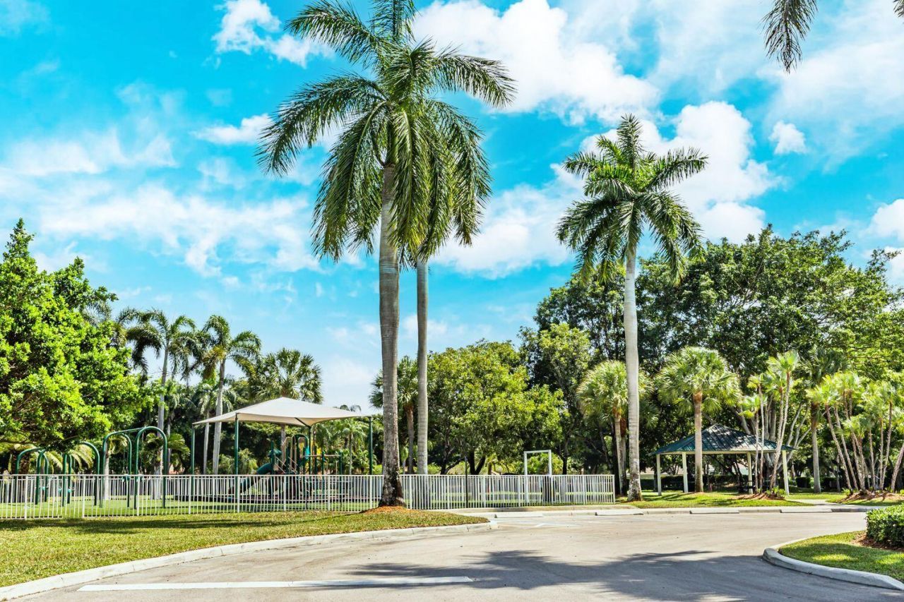 1879 Hidden Trail Lane, Weston, FL 33327 Photo